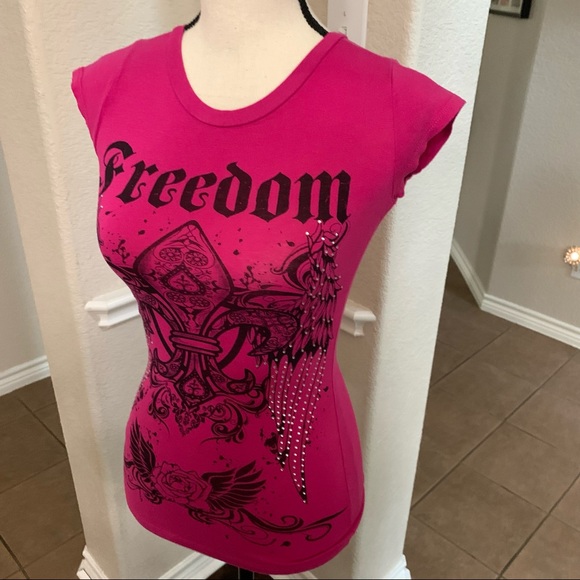 Hot Pink t-shirt with Freedom on front - Picture 6 of 13